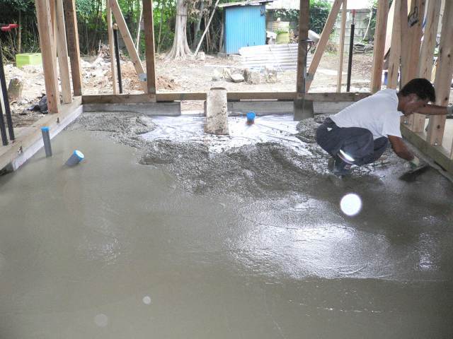 栃木小山 オール電化浴室土間コンクリ流し込み